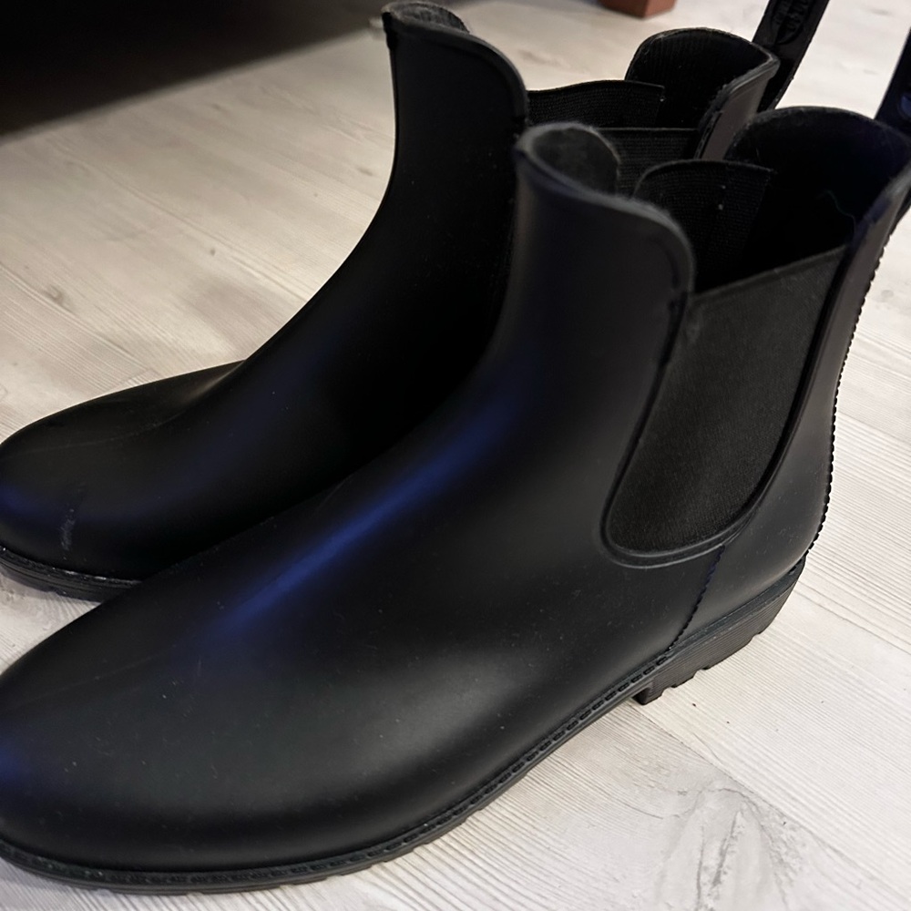 Capelli of New York Black Ankle Boots